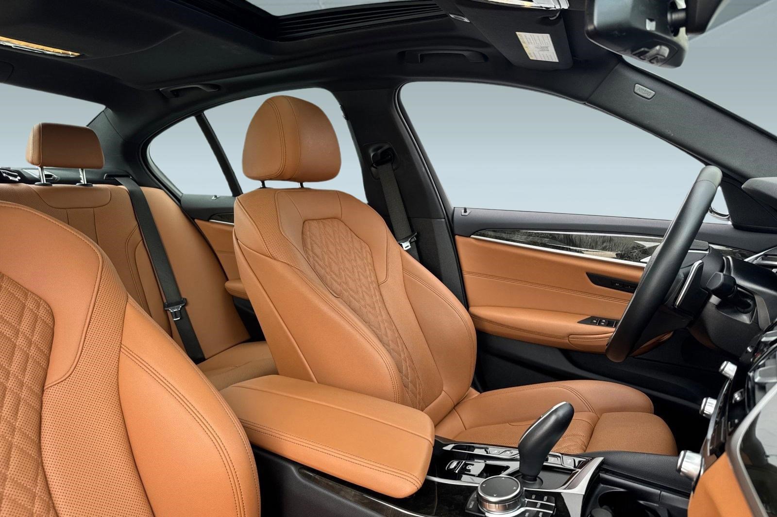 Used 2023 BMW 530e w/ Convenience Package image 31