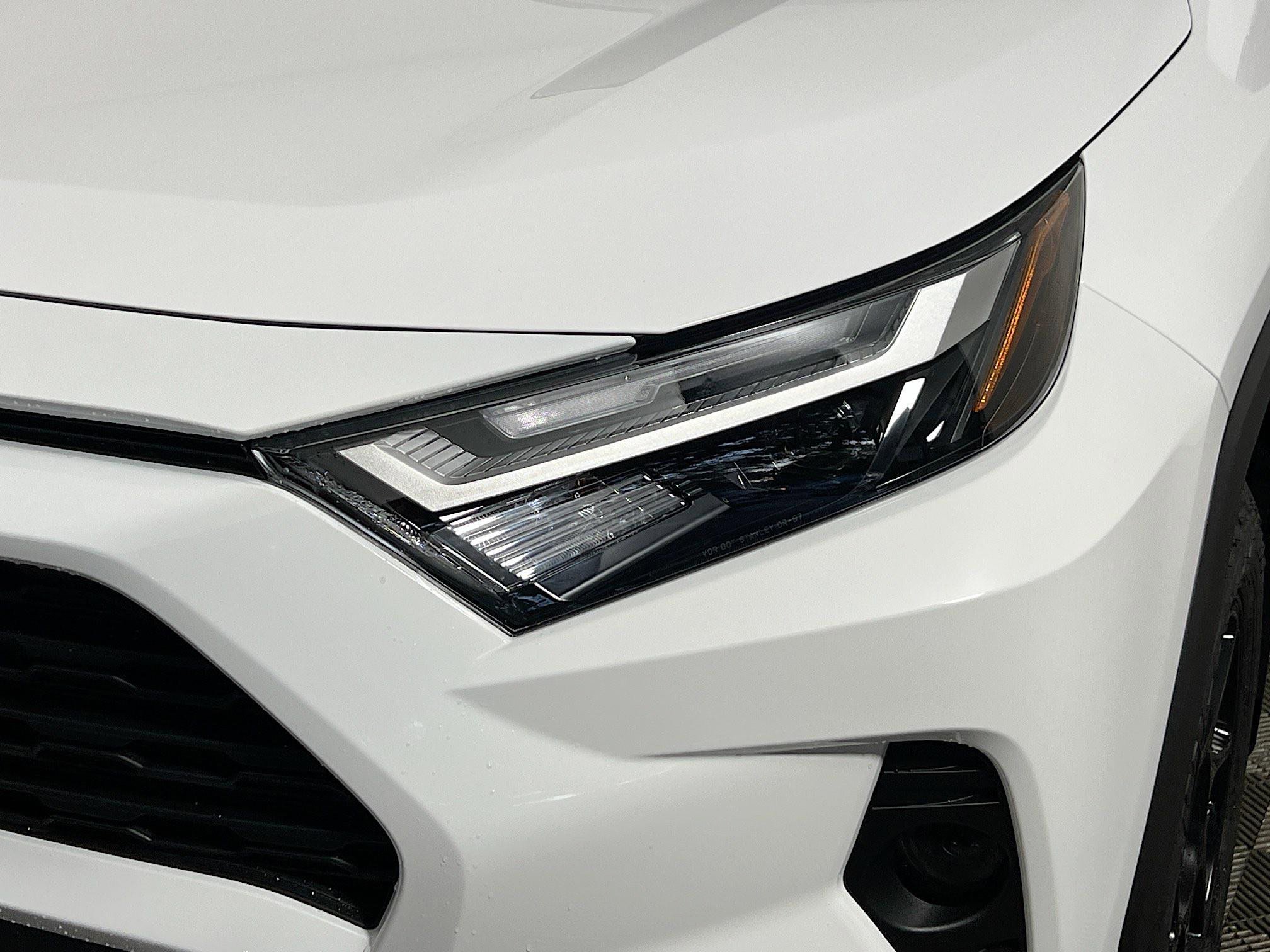 Used 2025 Toyota RAV4 XLE image 12