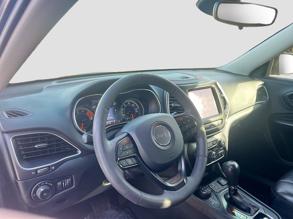 Used 2022 Jeep Cherokee Trailhawk image 9