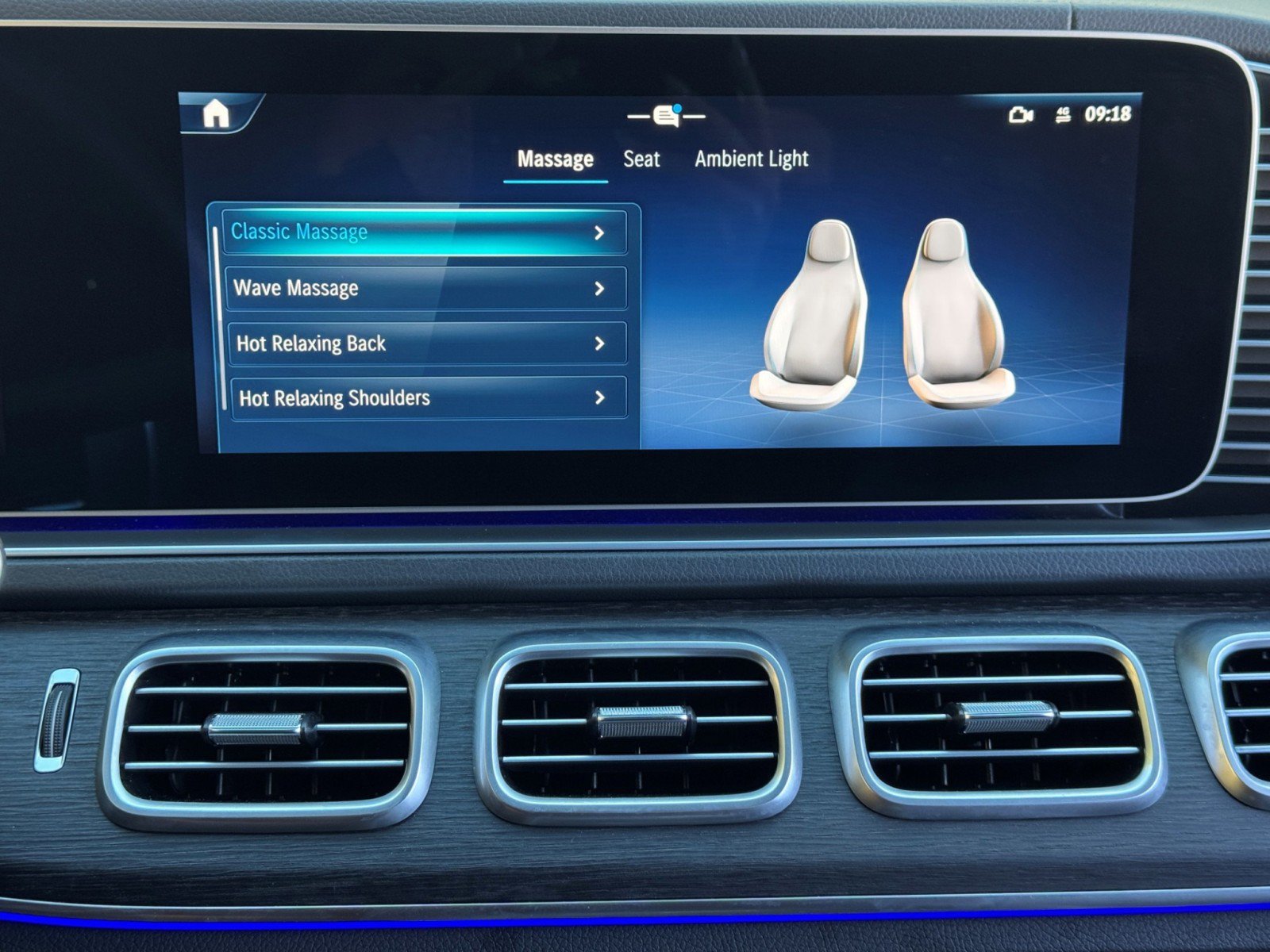 Used 2025 Mercedes-Benz GLS 580 4MATIC image 30