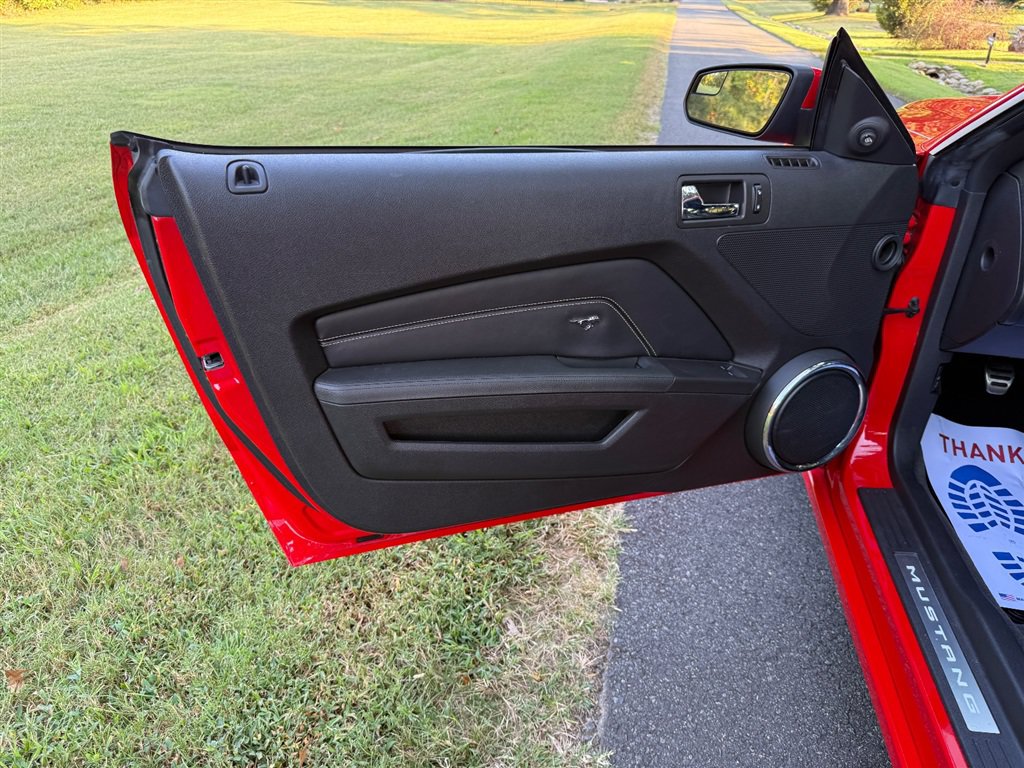 Used 2013 Ford Mustang GT Premium RWD image 35
