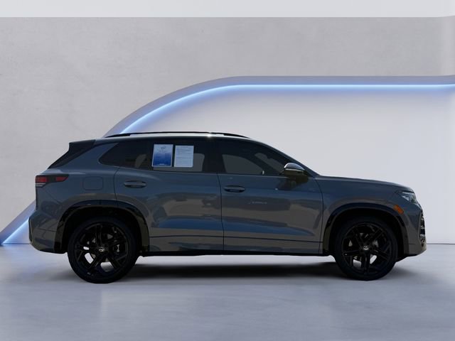 Certified 2026 Volkswagen Tiguan SE R-Line FWD image 4