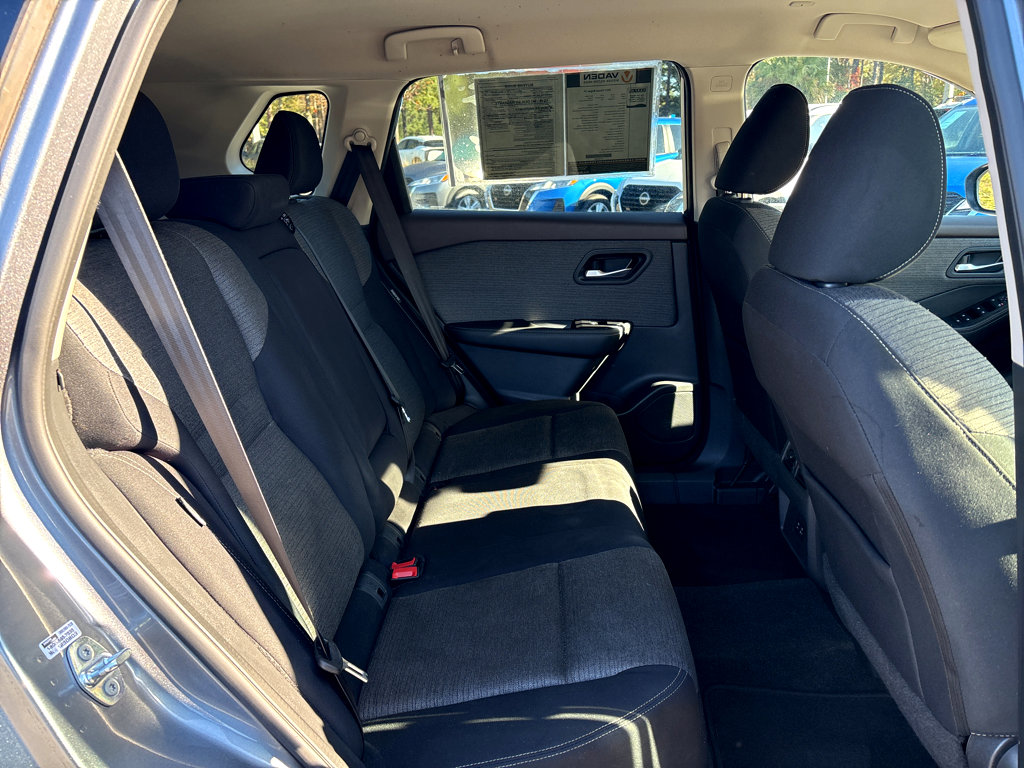 Used 2022 Nissan Rogue SV image 14