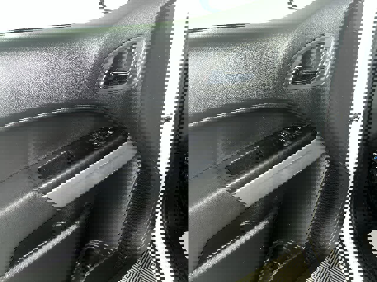 Used 2022 Chevrolet Colorado LT w/ Fleet Safety Package image 13