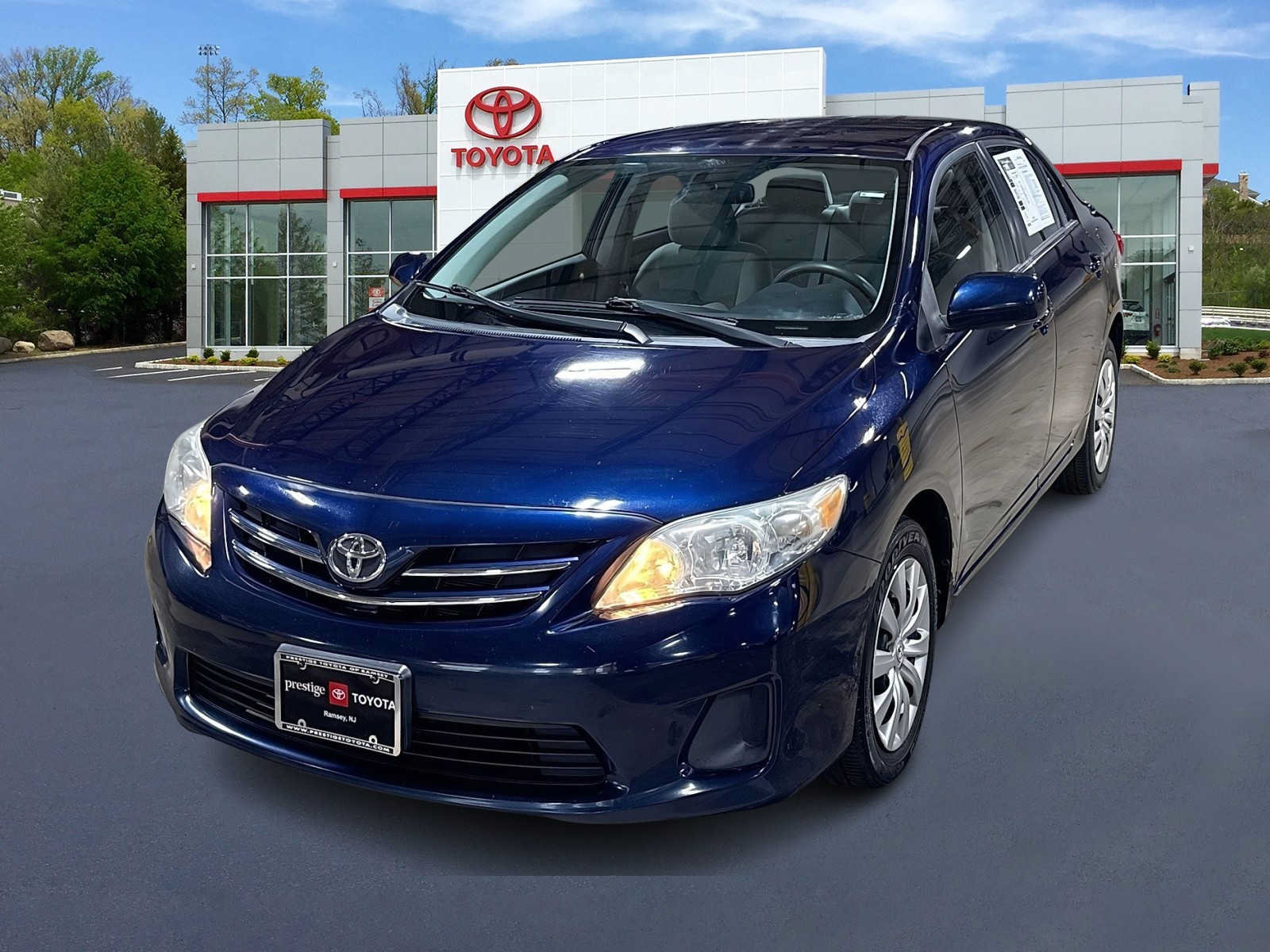 Used 2013 Toyota Corolla LE FWD image 1