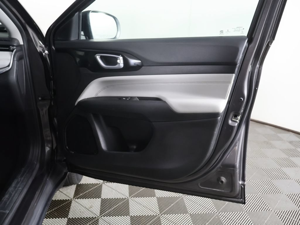 Used 2022 Jeep Compass Limited AWD/4WD image 21