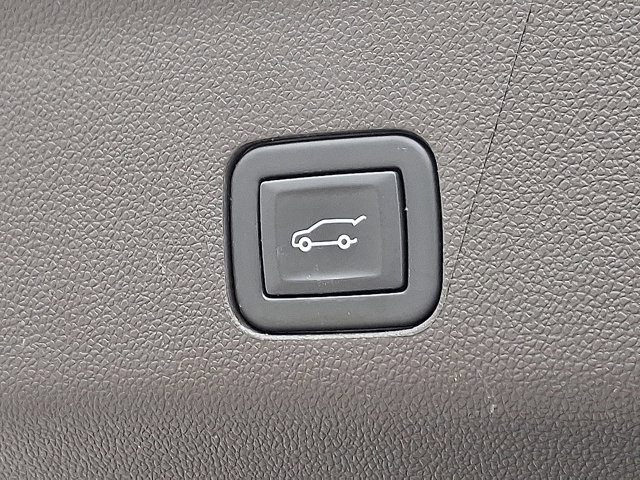 Used 2024 GMC Yukon SLT image 32