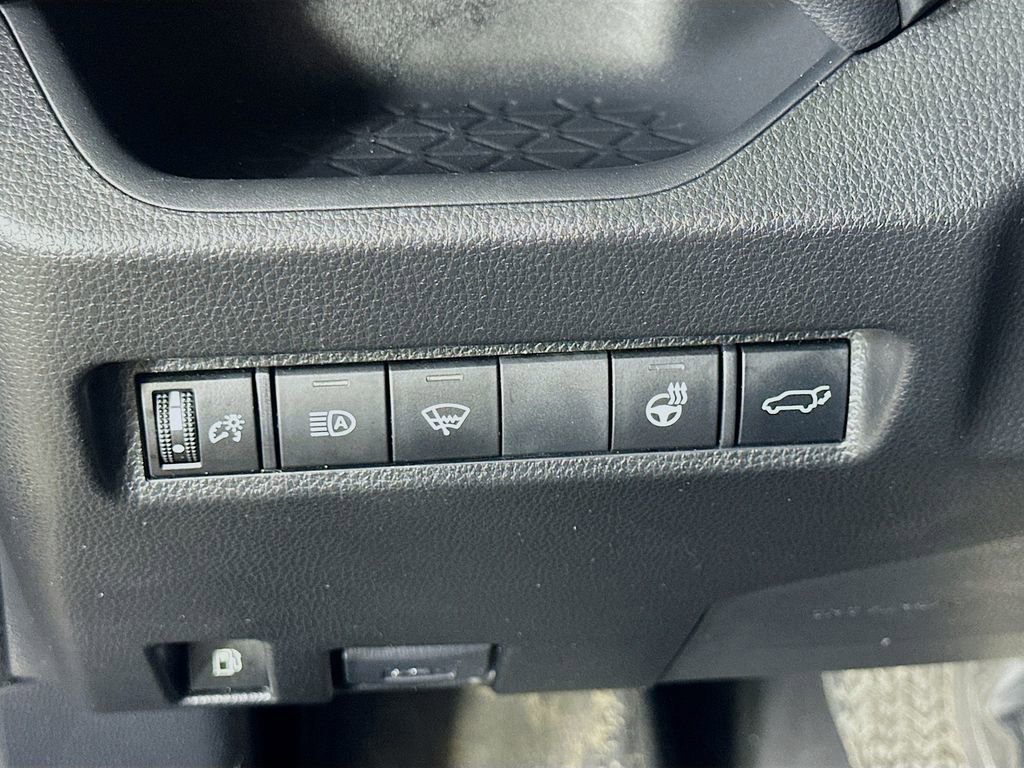 Used 2022 Toyota RAV4 SE w/ Convenience Package image 19