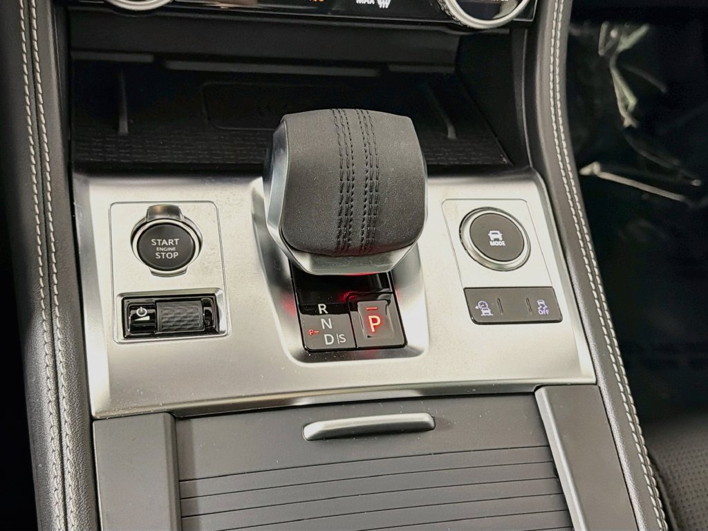 Certified 2026 Jaguar F-PACE R-Dynamic S AWD/4WD image 17