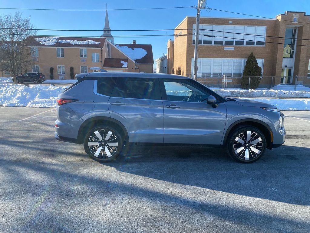 New 2026 Mitsubishi Outlander SE image 4