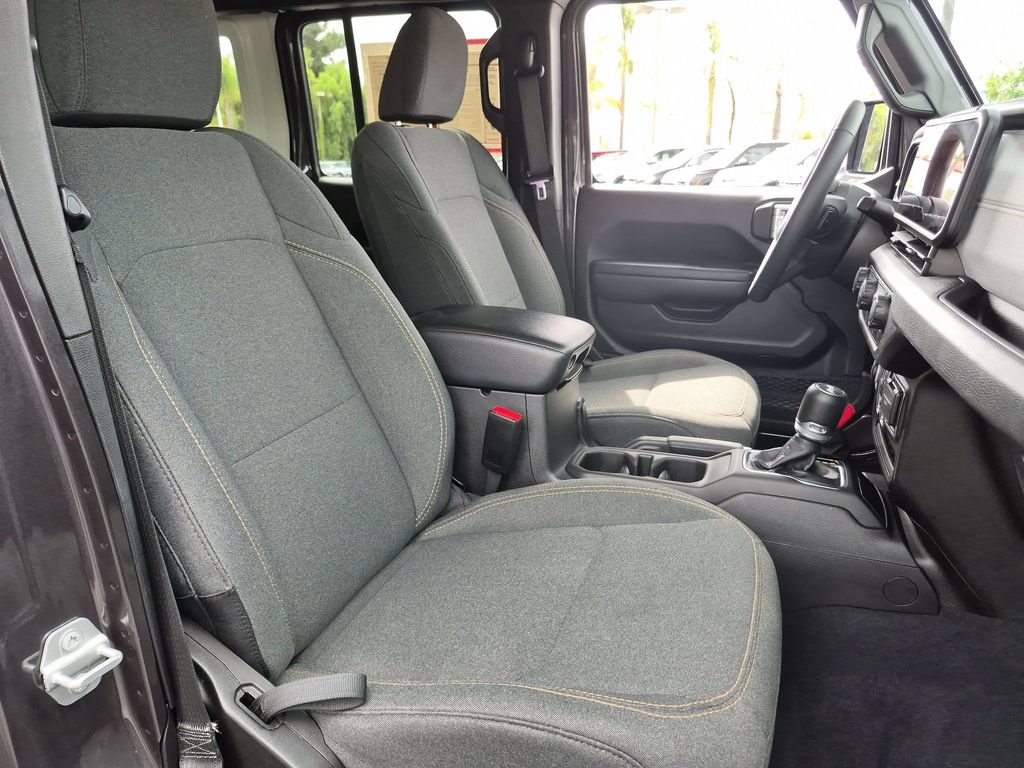 Used 2025 Jeep Wrangler Unlimited Sport AWD/4WD image 31