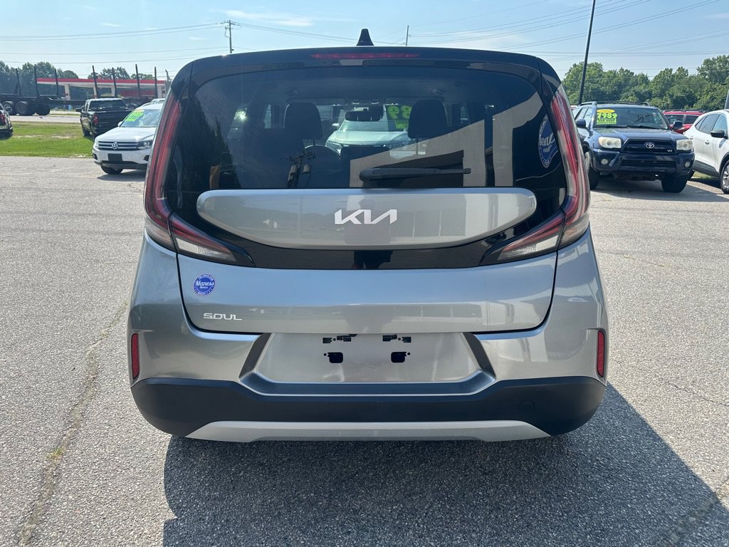 Used 2023 Kia Soul LX w/ LX Technology Package FWD image 4