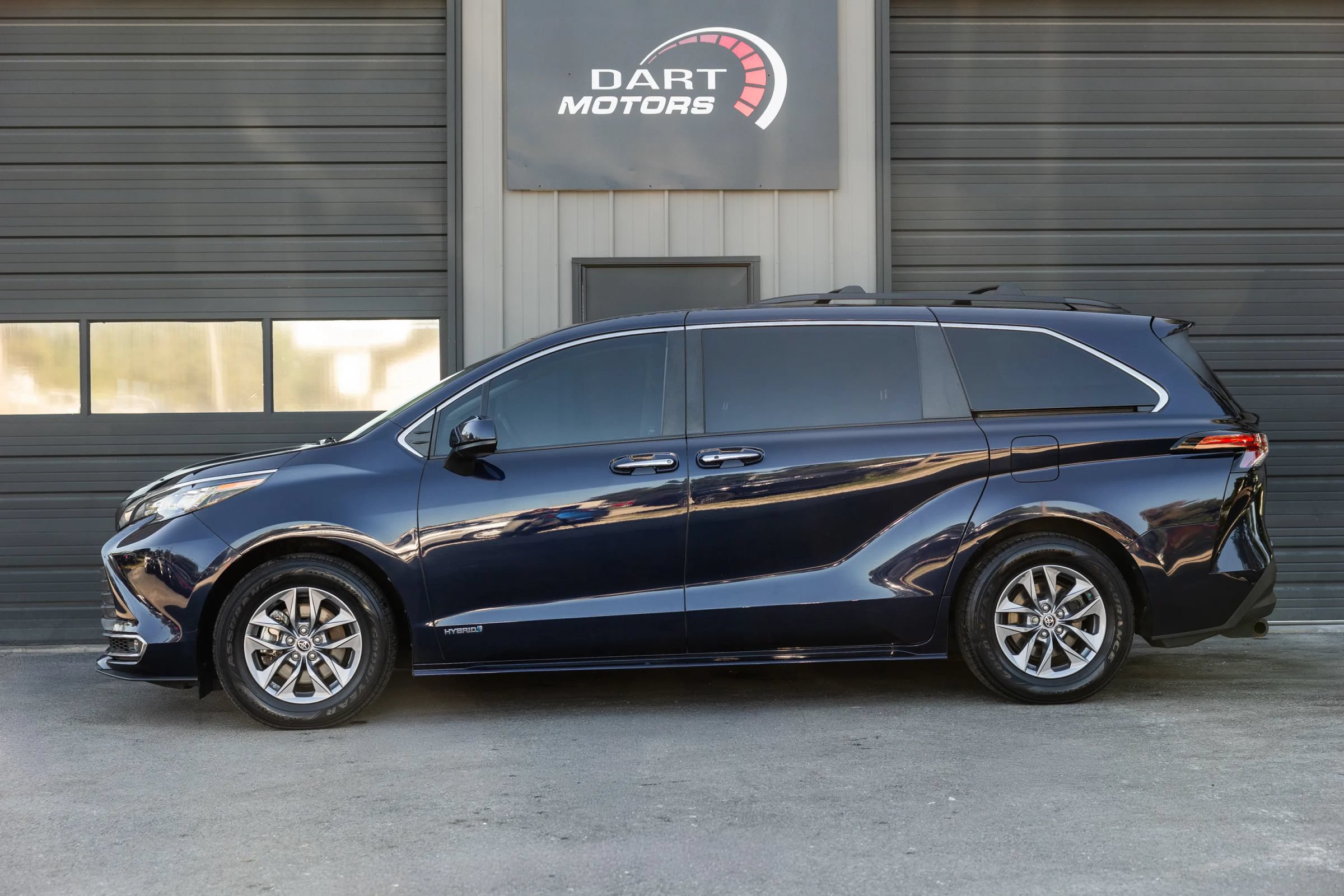 Used 2021 Toyota Sienna XLE w/ XLE Plus Package AWD/4WD image 4