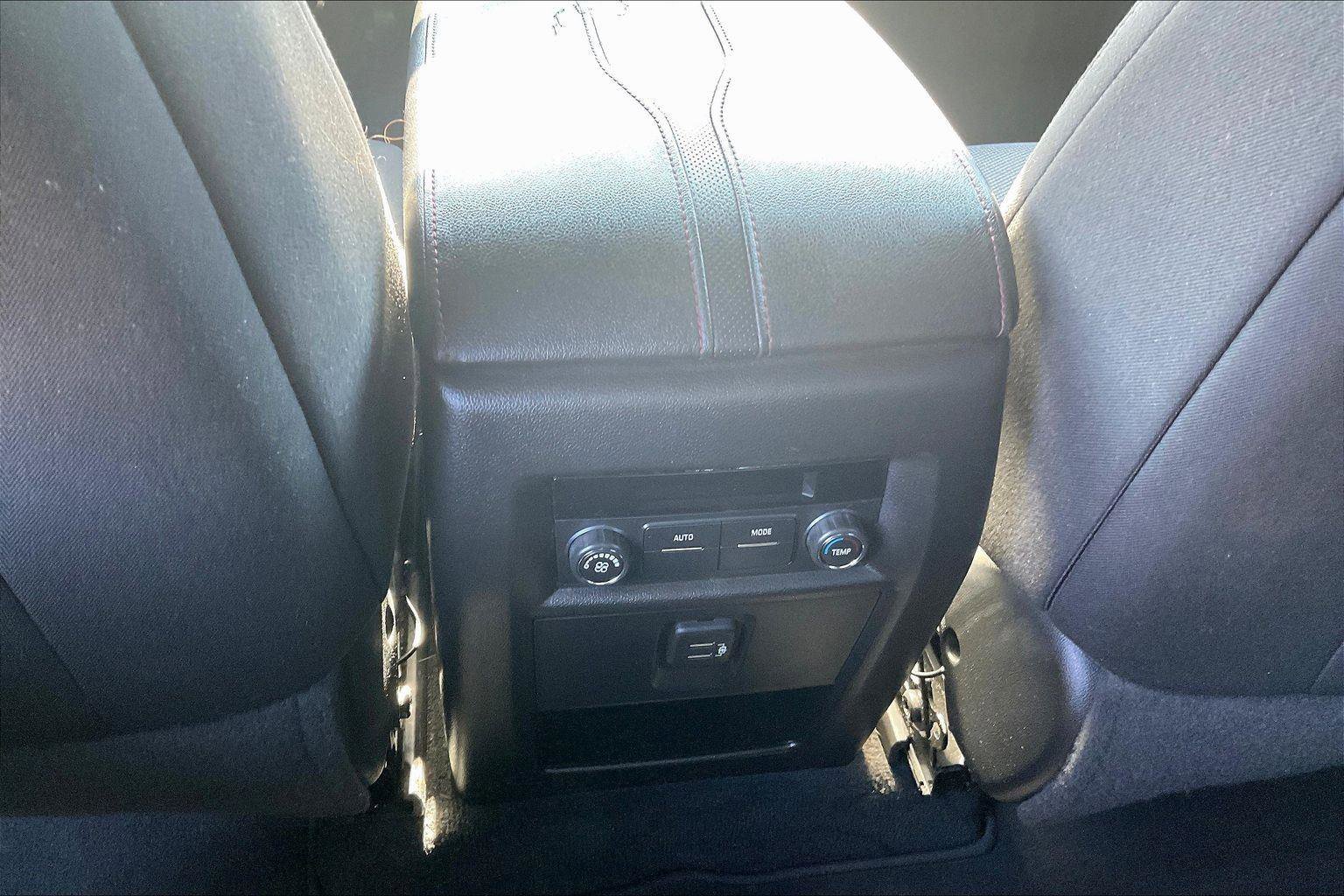 Used 2023 Chevrolet Traverse LT image 35