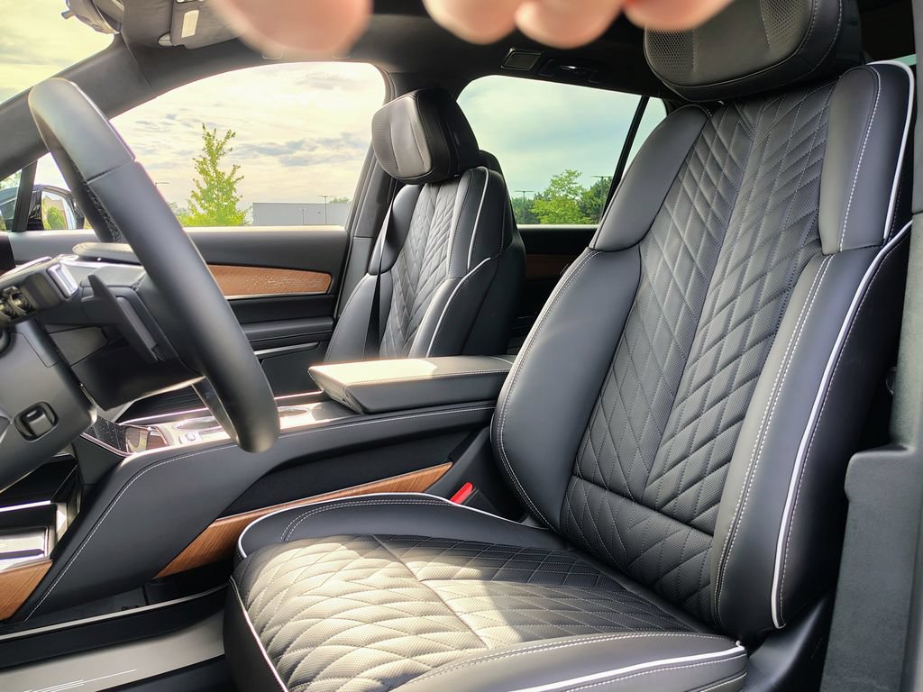 New 2027 Cadillac Vistiq Premium Luxury w/ LPO, Floor Liner Package AWD/4WD image 23