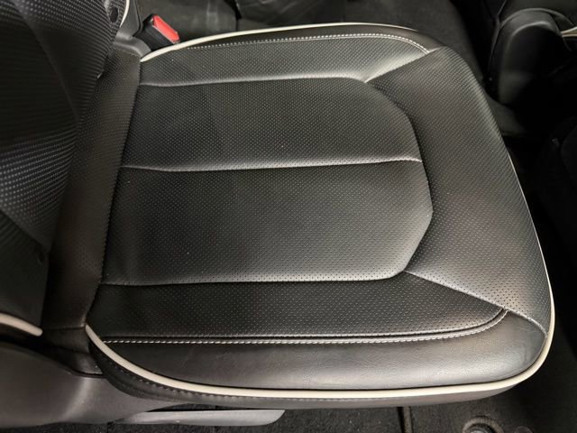 Used 2025 Chrysler Pacifica Limited image 28