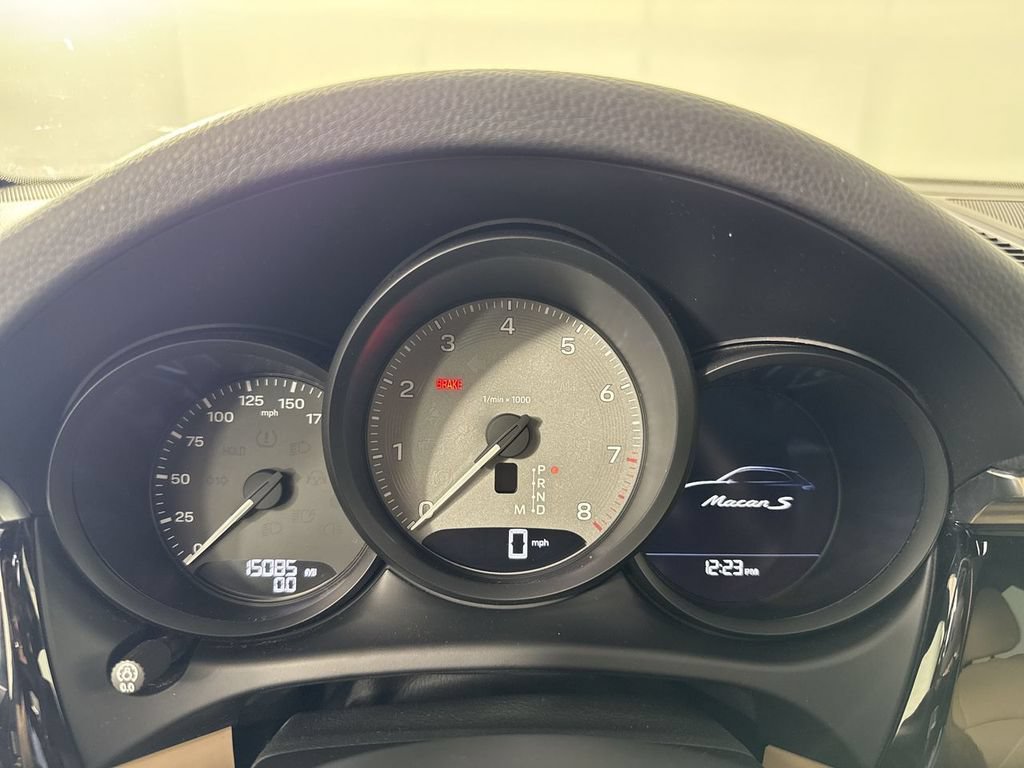Certified 2022 Porsche Macan S w/ Premium Package Plus AWD/4WD image 36