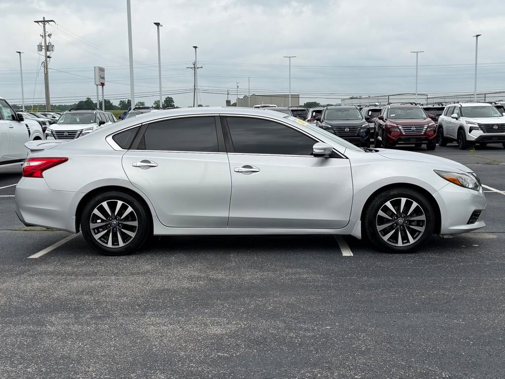 Used 2016 Nissan Altima 2.5 SL w/ 2.5 Technology w/LED Package FWD image 4