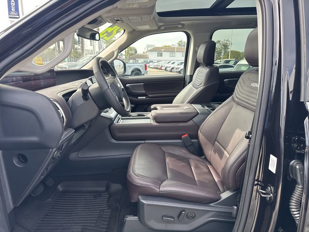 Used 2025 Ford Expedition Max Platinum w/ Platinum Ultimate Package AWD/4WD image 24