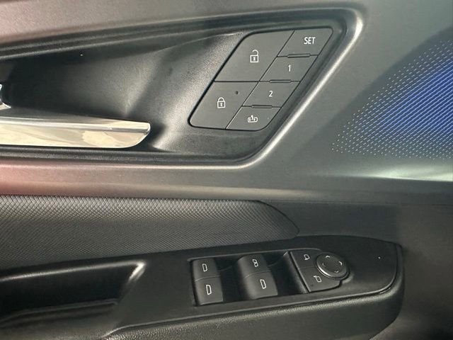 Used 2024 Chevrolet Equinox EV RS image 27