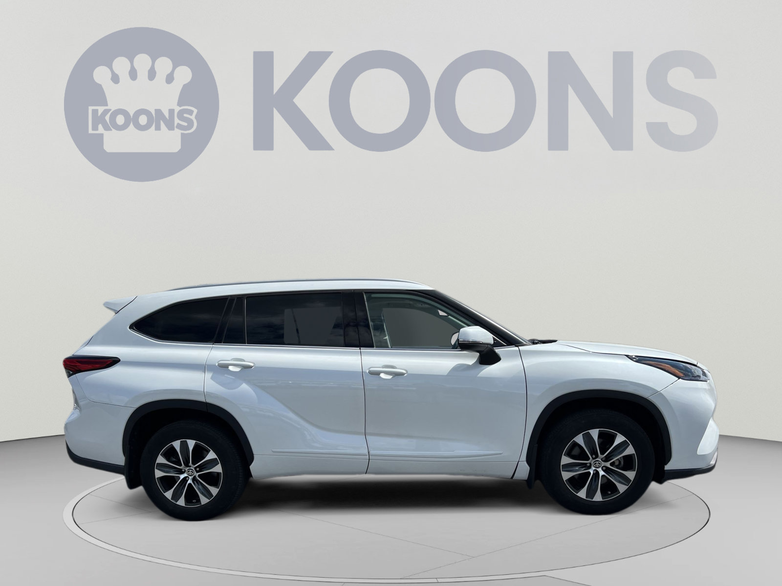 Used 2022 Toyota Highlander XLE w/ Protection Package #3 (TMS) AWD/4WD image 8