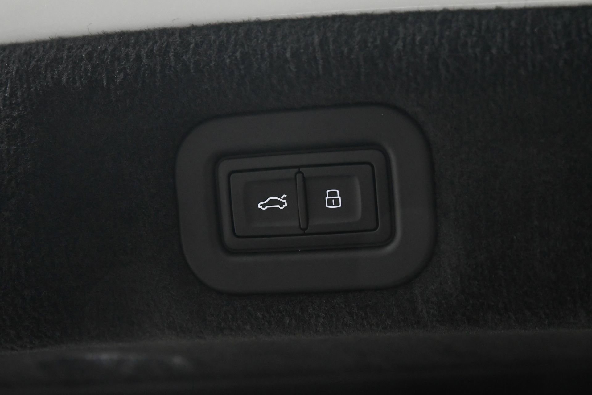 New 2025 Bentley Flying Spur Plug-In Hybrid image 12