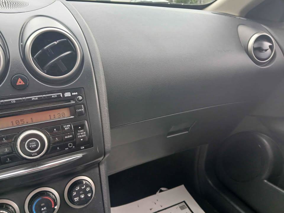 Used 2011 Nissan Rogue S image 11