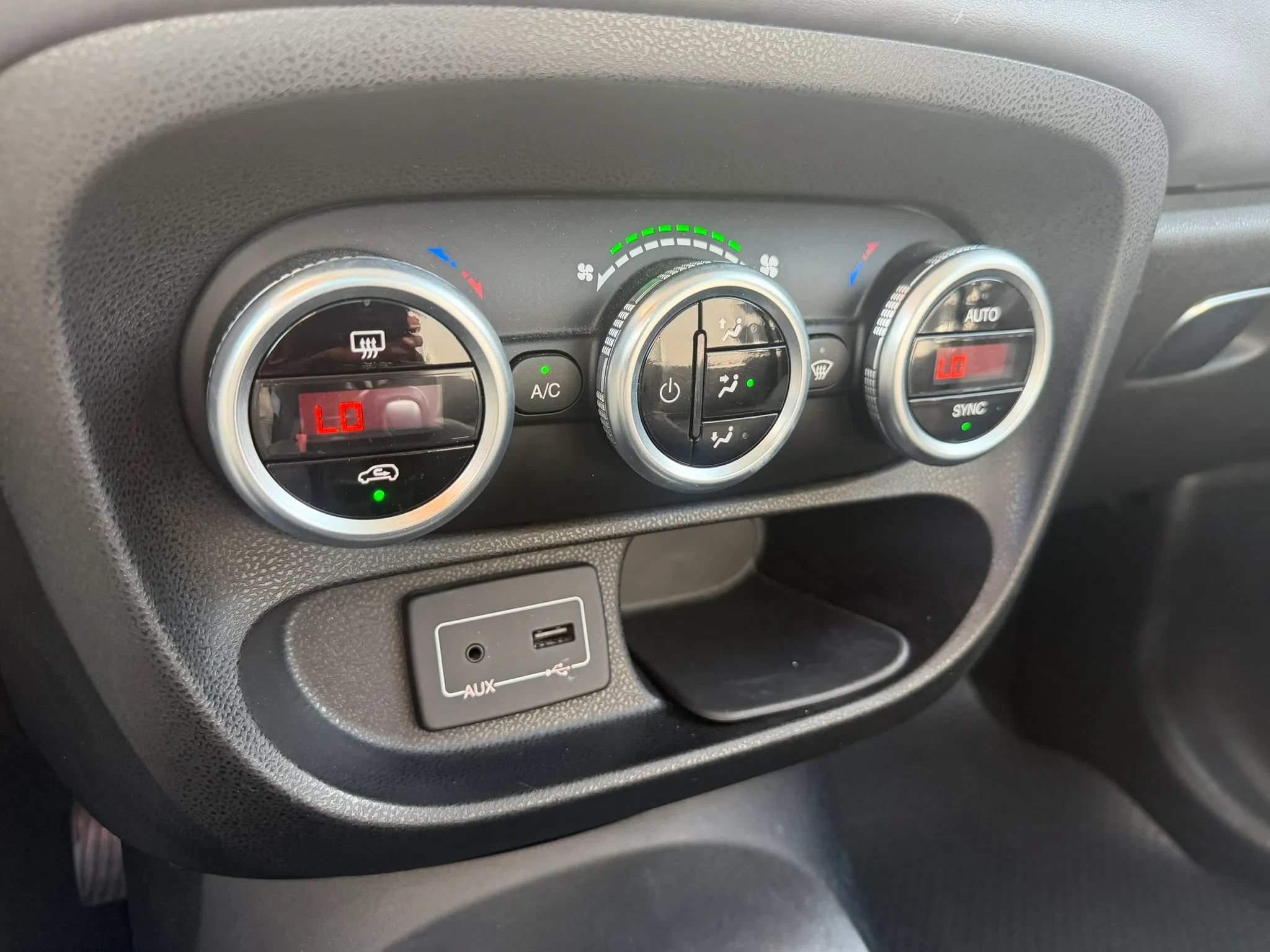 Used 2017 FIAT 500L Lounge FWD image 21