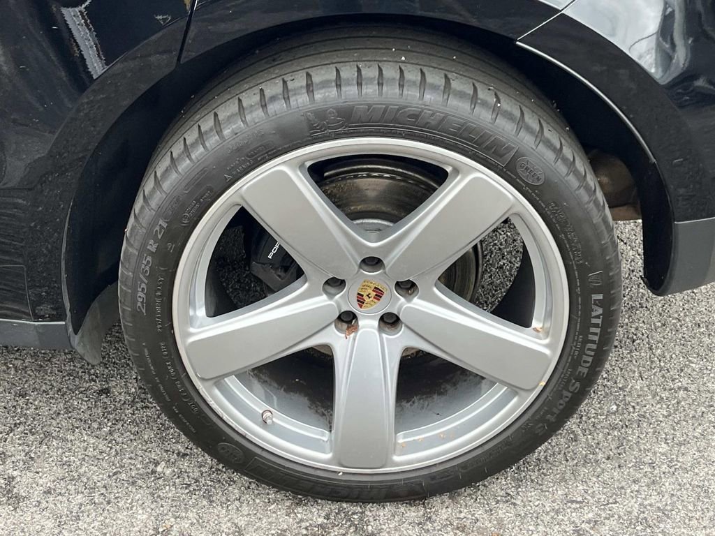 Used 2020 Porsche Macan Base image 11