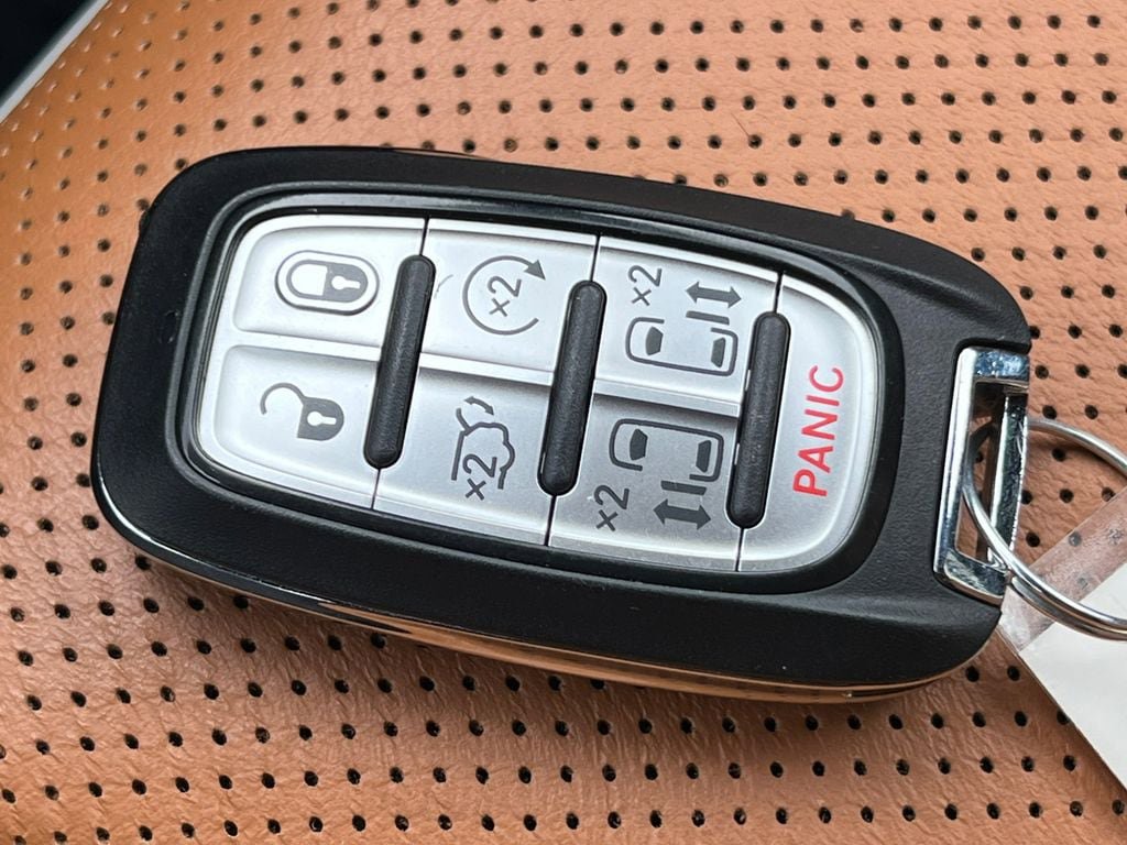 Used 2022 Chrysler Pacifica Pinnacle AWD/4WD image 41