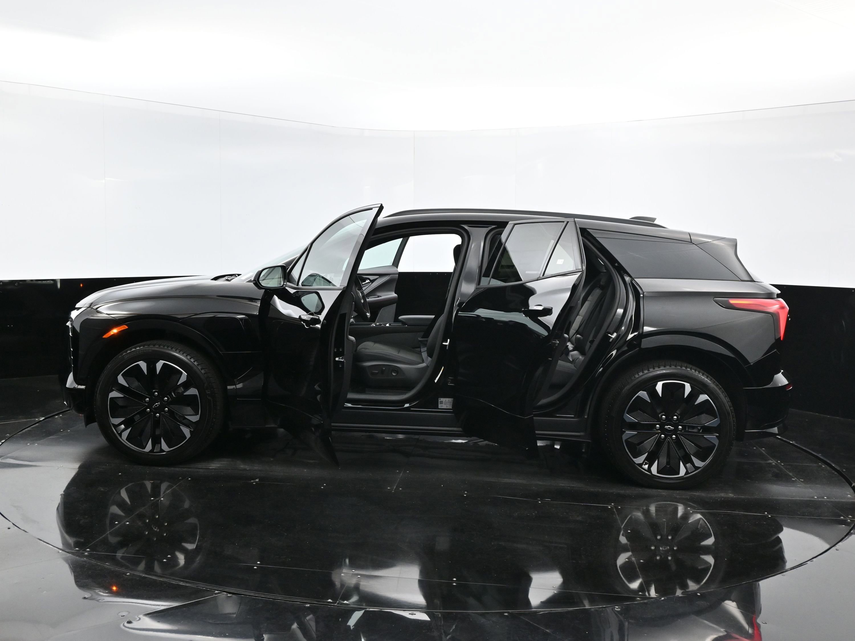 New 2025 Chevrolet Blazer EV RS image 34