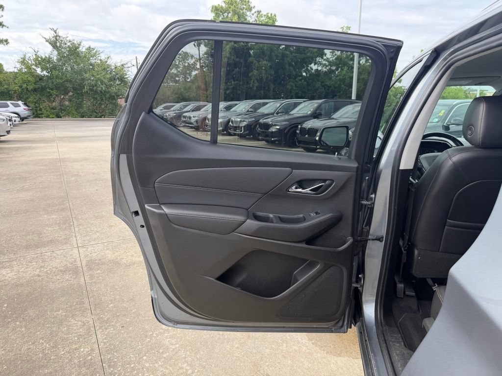 Used 2021 Chevrolet Traverse RS FWD image 19