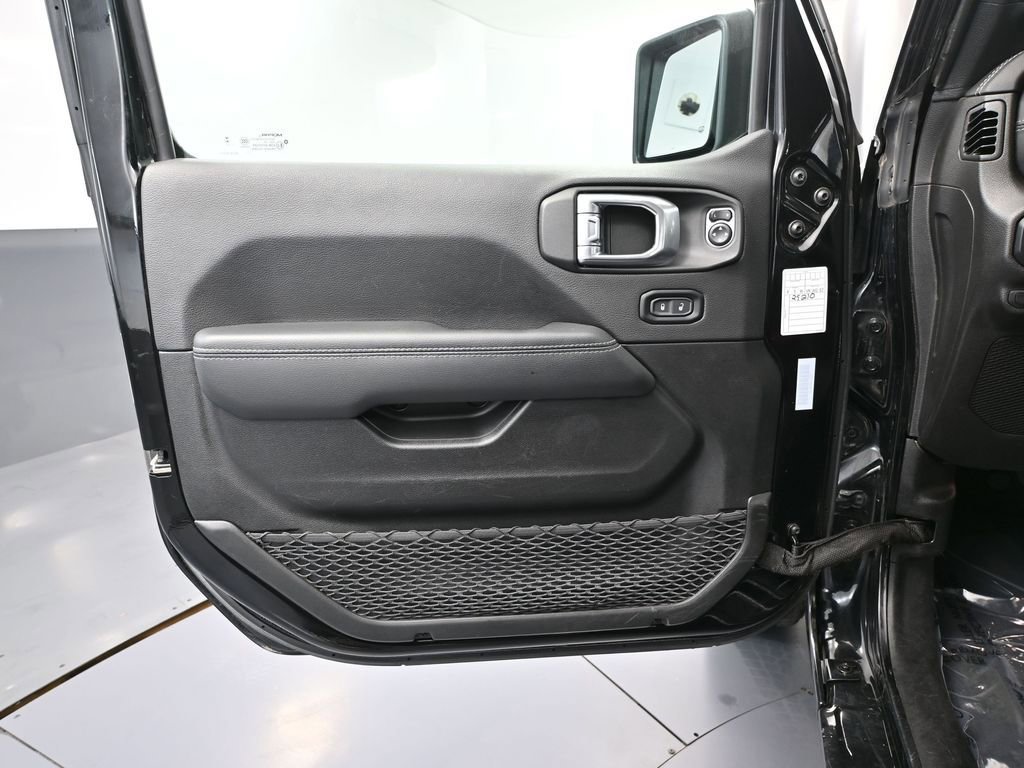 Used 2023 Jeep Wrangler Unlimited Sahara image 21