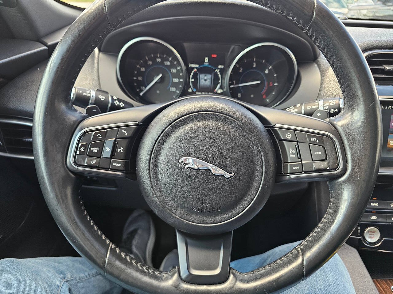 Used 2017 Jaguar F-PACE Prestige AWD/4WD image 17
