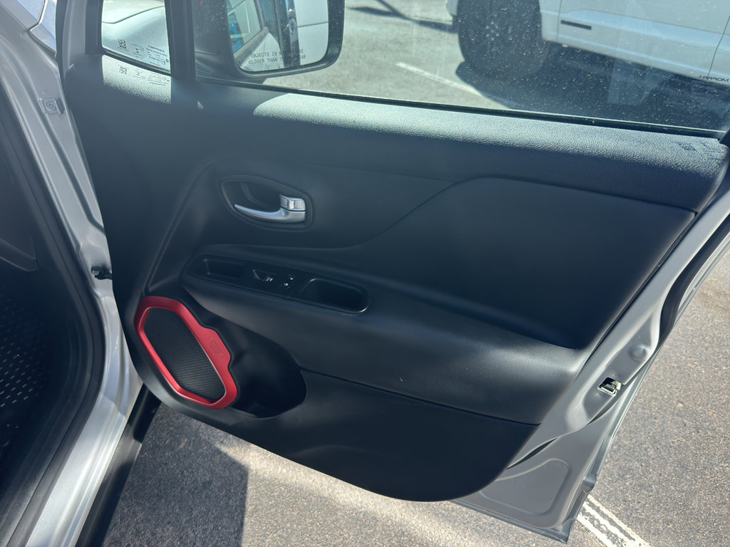 Used 2018 Jeep Renegade Trailhawk w/ Cold Weather Group II image 9