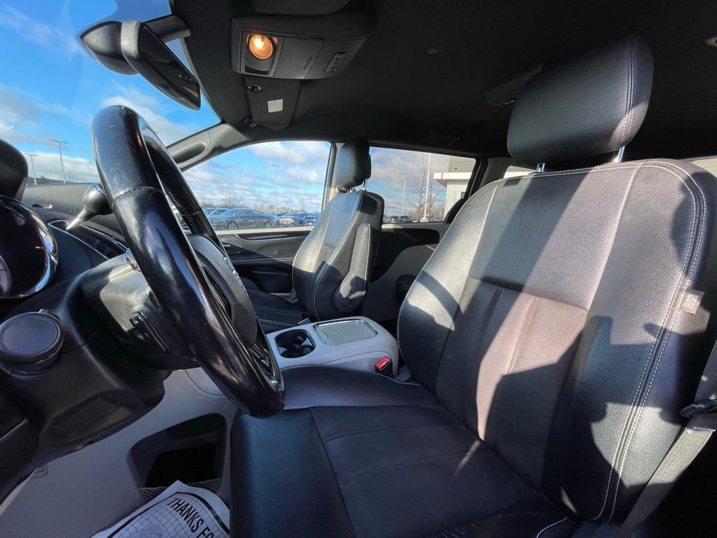 Used 2019 Dodge Grand Caravan SXT image 18