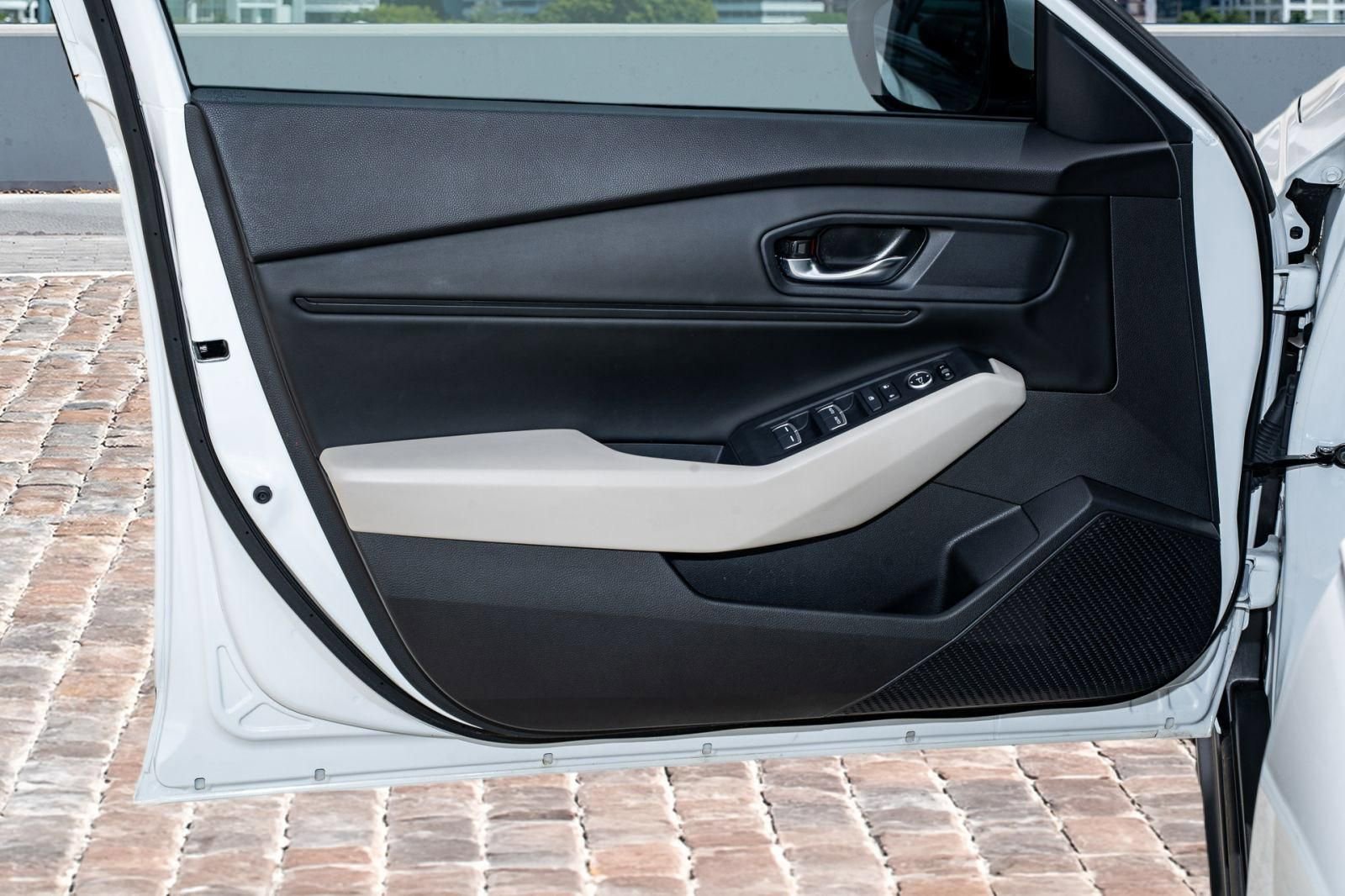 Used 2023 Honda Accord EX image 11