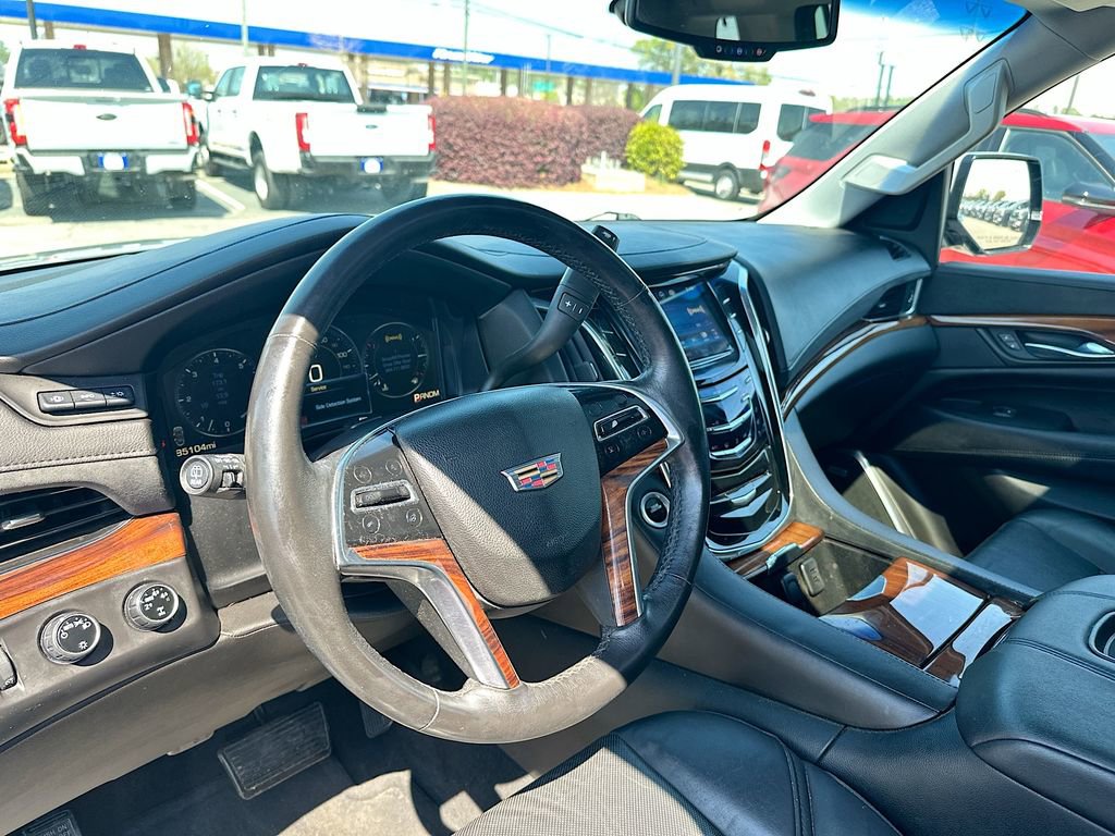 Used 2015 Cadillac Escalade Luxury image 10