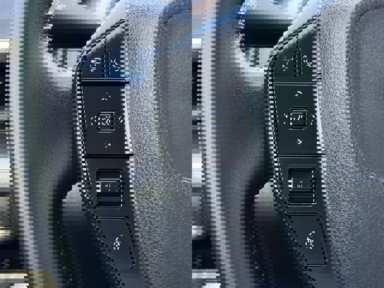 Used 2024 Toyota Prius LE image 13