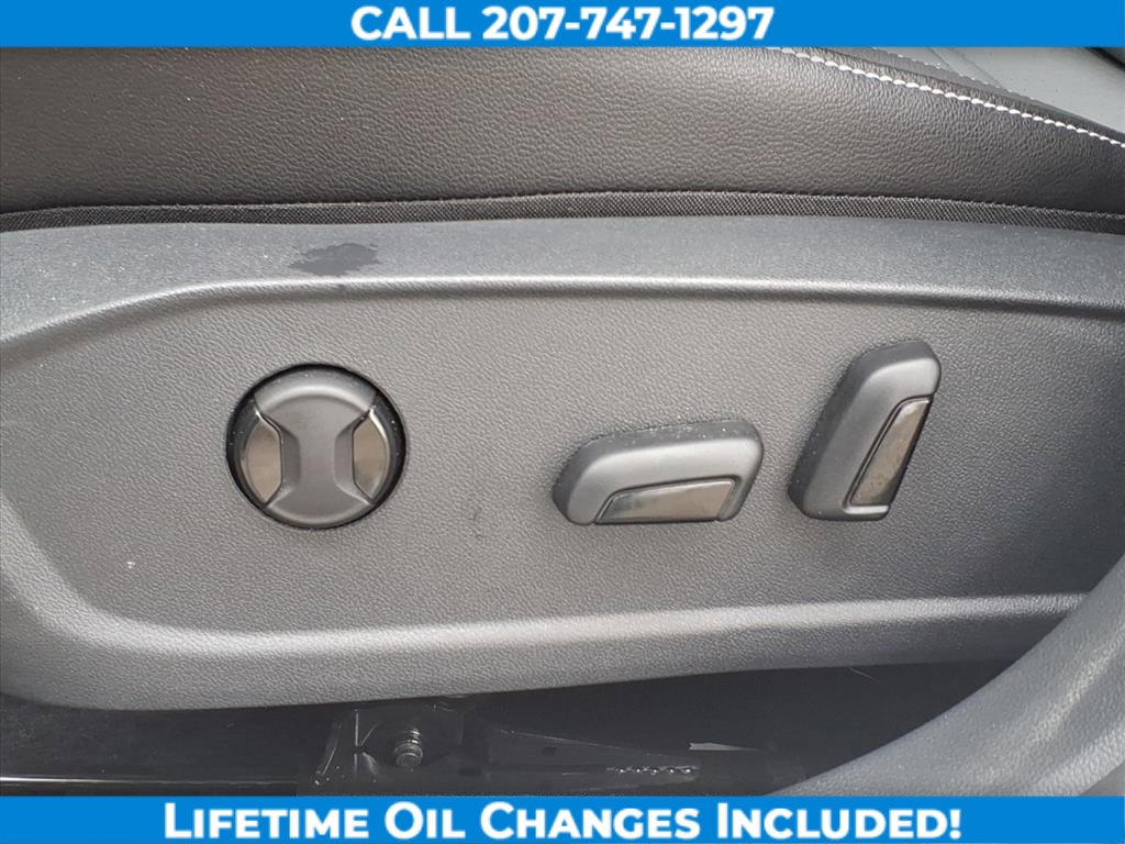 Used 2025 Volkswagen Jetta SE image 11