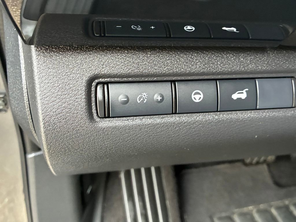 Used 2025 Nissan Pathfinder SV image 19