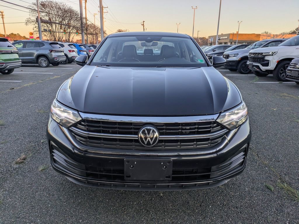 Certified 2024 Volkswagen Jetta SE image 9