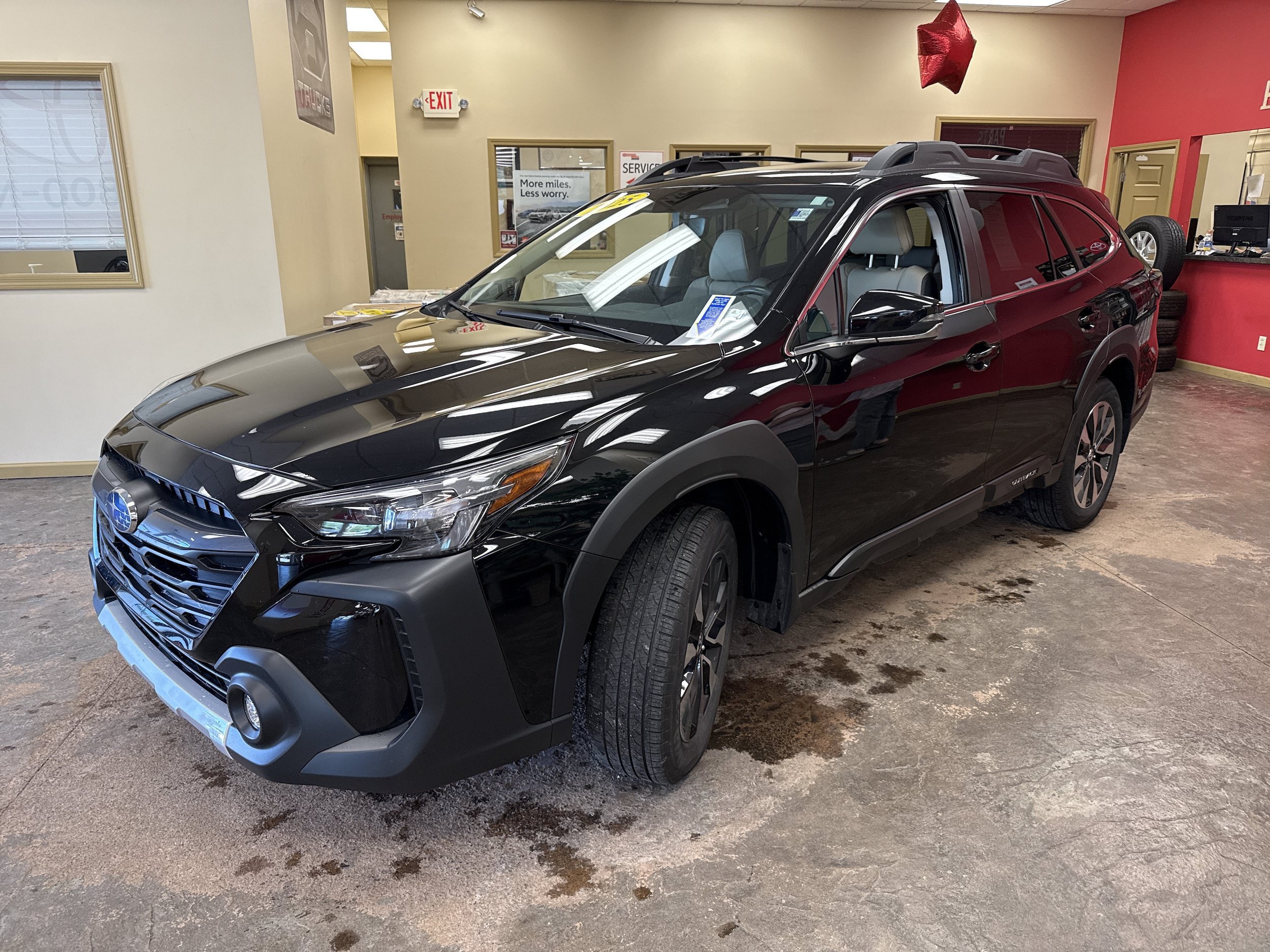 Used 2025 Subaru Outback Limited AWD/4WD image 3