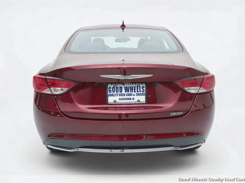 Used 2016 Chrysler 200 Limited w/ Anniversary Edition FWD image 6