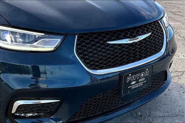 Used 2025 Chrysler Pacifica Select image 33