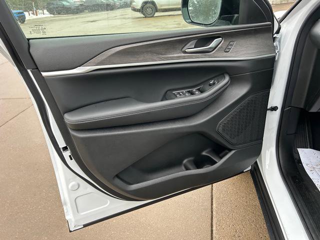 New 2025 Jeep Grand Cherokee Limited image 7