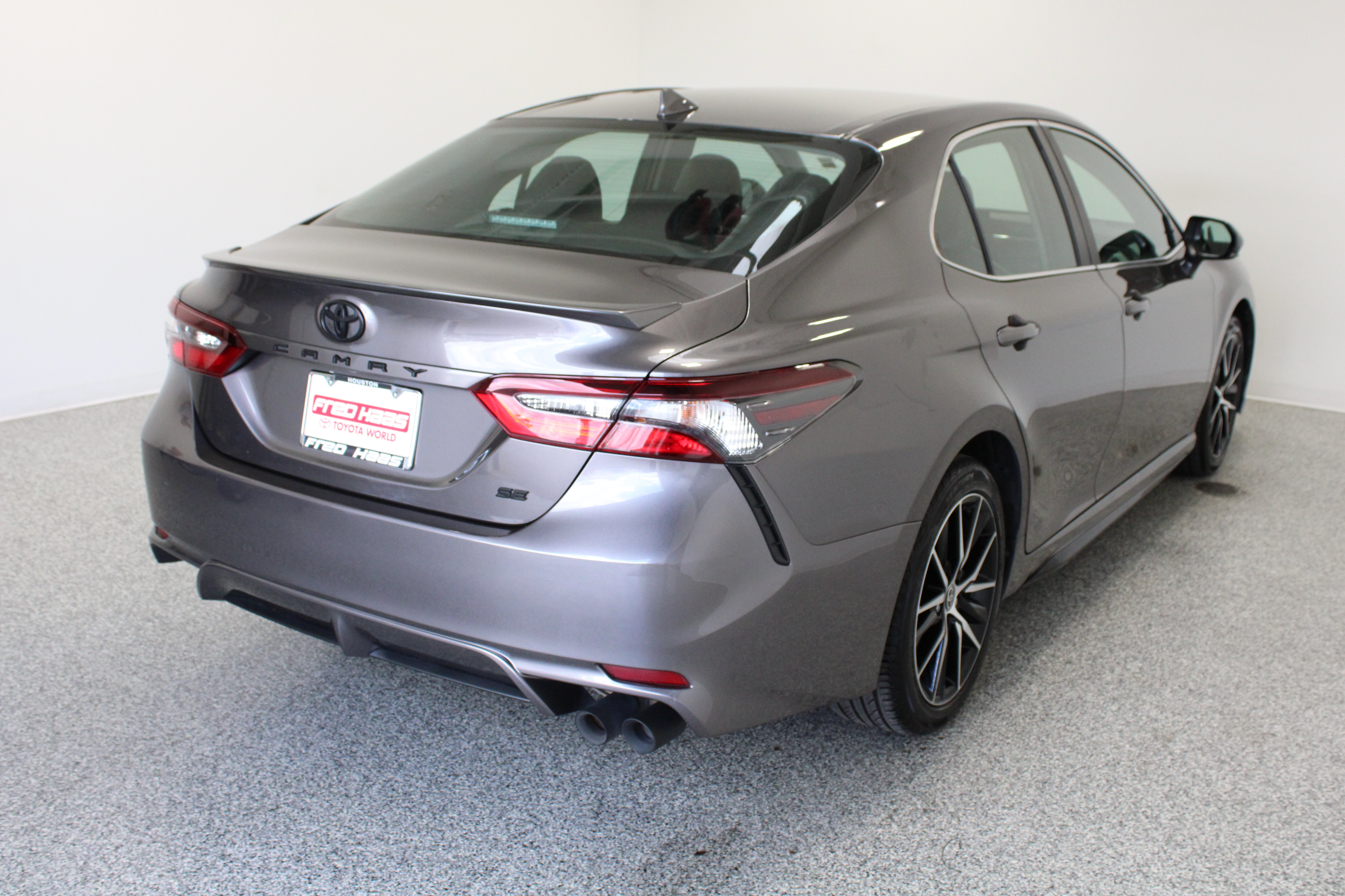 Used 2024 Toyota Camry SE w/ Convenience Package FWD image 7
