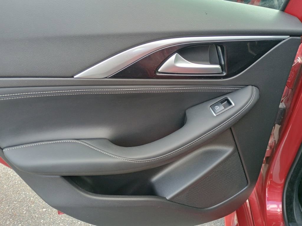 Used 2017 INFINITI QX30 Sport w/ Sport Leather Package FWD image 15