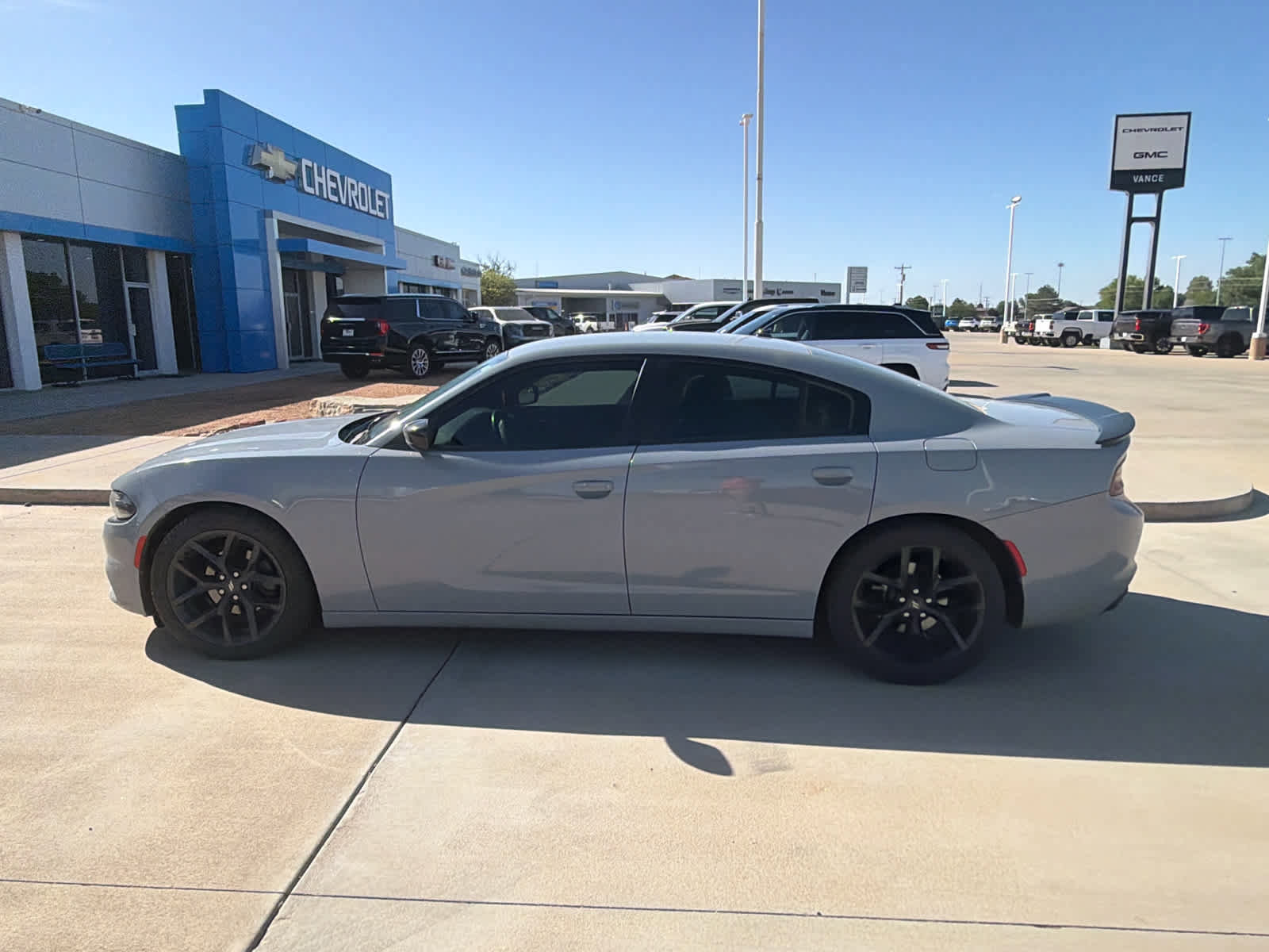 Used 2020 Dodge Charger SXT w/ Blacktop Package RWD image 7