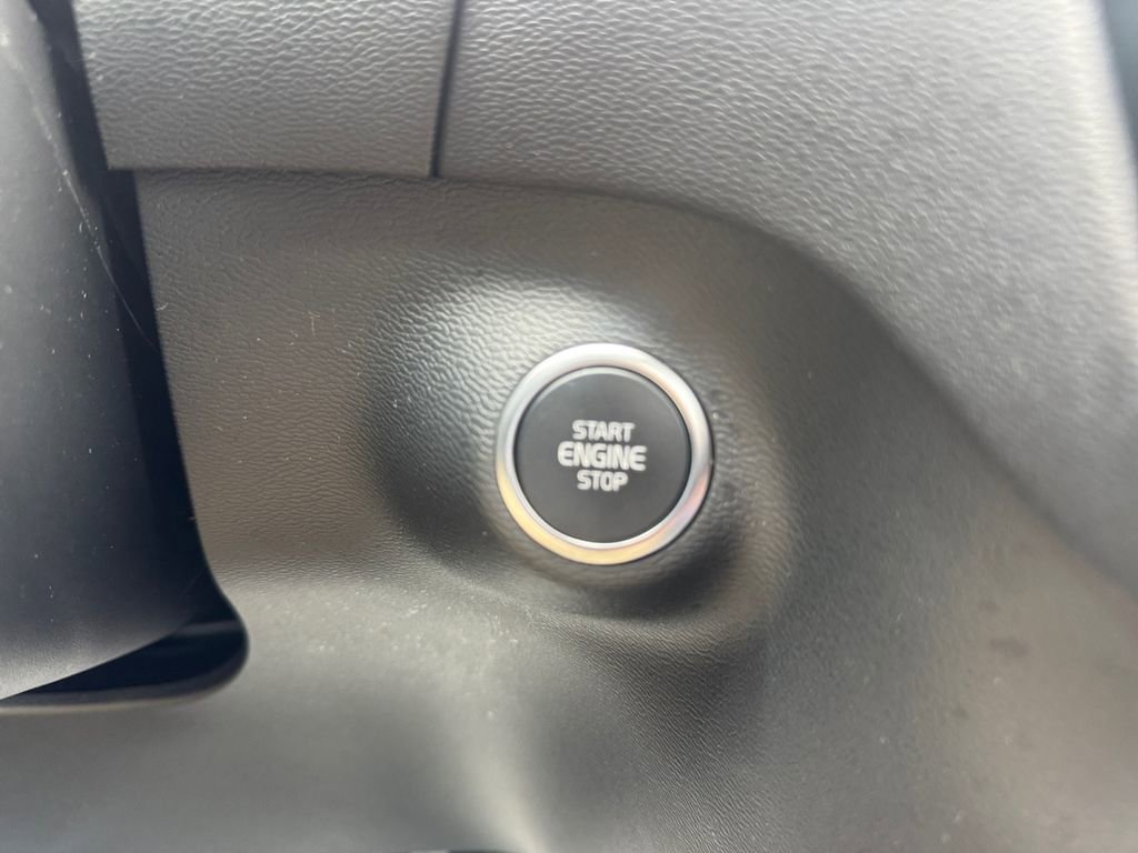 Used 2023 Volvo XC40 B5 Plus w/ Protection Package Premier image 17